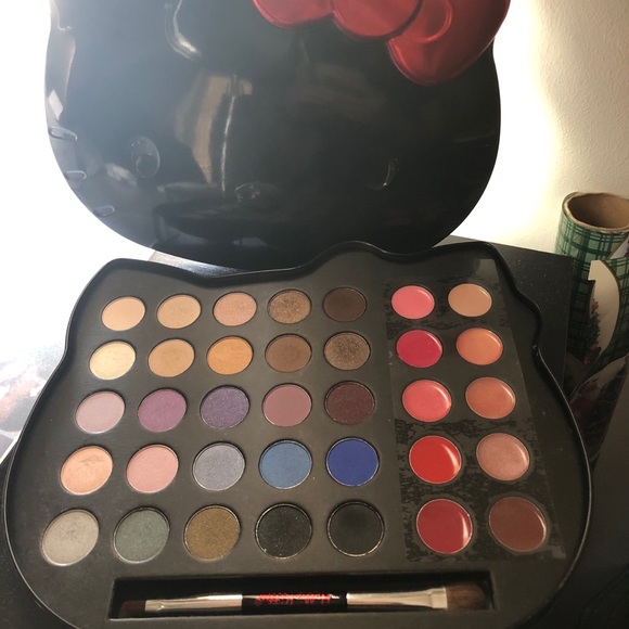 Sold on Ⓜ️ercari Hello Kitty x Sephora eyeshadow - Picture 1 of 4